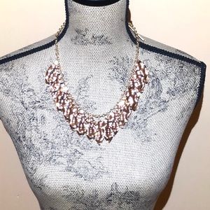 NWT Gold Tone Metallic Leaf Motif Necklace. One Size